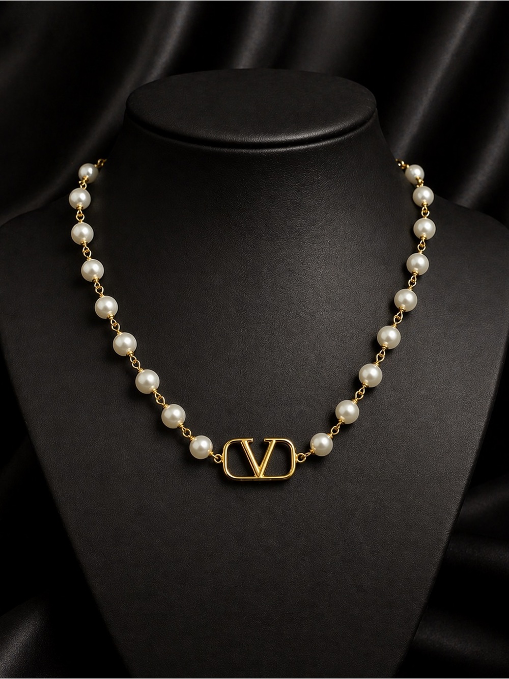 Fashion Jewelry Gold and White Pearl V Logo Necklace